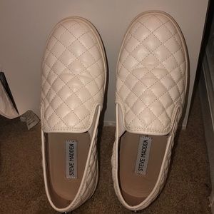 QUILTED WHITE STEVE MADDEN SNEAKERS